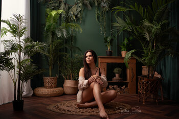 📷 Kobiece Sesje Portretowe - Studio lub Plener Leśny 