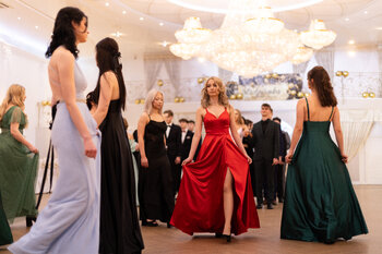 Reportaż  -  studniówka, bal 8 klas, wycieczka itp