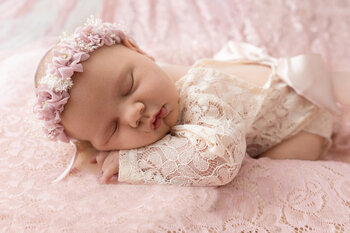 Sesje noworodkowe lub niemowlęce. 