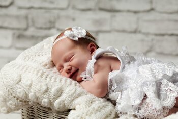 Sesje noworodkowe (do około 10 dnia życia dziecka) lub niemowlęce. 