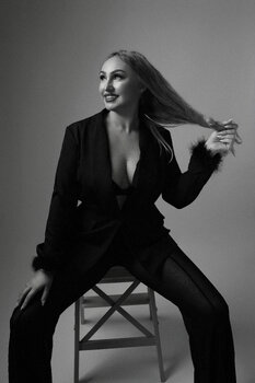 Mini Sesja Kobieca w Studio Grafstory 2026