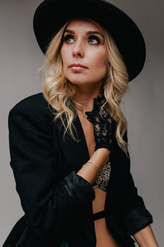 SESJA KOBIECA – studio lub plener