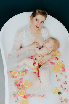 BATH MILK sesja w mleku (ciążowa, noworodkowa, karmienie piersią, roczkowa, dziecięca)