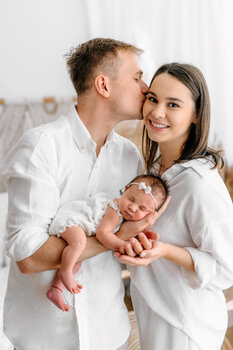 BIAŁA sesja noworodkowo-rodzinna