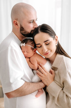 BIAŁA sesja noworodkowo-rodzinna