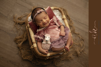 NEWBORN SESSION