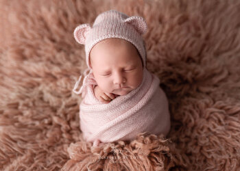 NEWBORN PHOTO SESSION