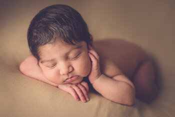 Sesja noworodkowa w studio