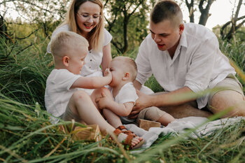 Sesję plenerowe lub w zaciszu domowym
