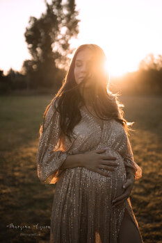 Sesja ciążowa w studio lub plenerze