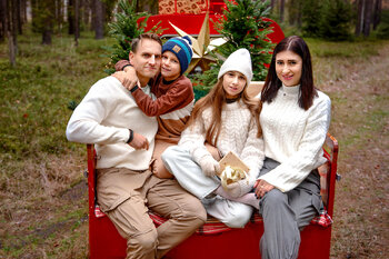 SESJA ŚWIĄTECZNA 2025 Z RETRO PICKUPEM