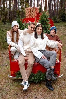 SESJA ŚWIĄTECZNA 2025 Z RETRO PICKUPEM