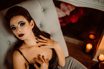 Sesja buduarowa w stylu gotyckim