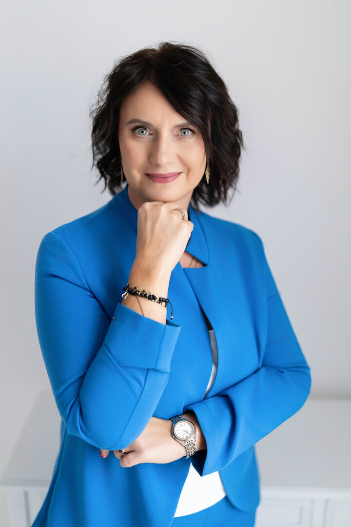  Zdjęcia, które wspierają Twój rozwój. PROFESJONALNA SESJA WIZERUNKOWA Zadbaj o swój portret sukcesu.