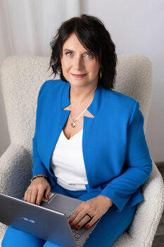  Zdjęcia, które wspierają Twój rozwój. PROFESJONALNA SESJA WIZERUNKOWA Zadbaj o swój portret sukcesu.