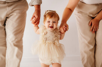 Minimalistyczna sesja roczkowa/urodzinowa w bieli  2026 - CZUDEC