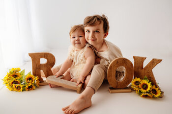 Minimalistyczna sesja roczkowa/urodzinowa w bieli  2026 - CZUDEC