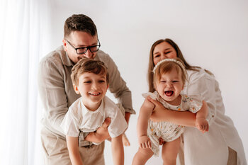 Minimalistyczna sesja roczkowa/urodzinowa w bieli  2026 - CZUDEC