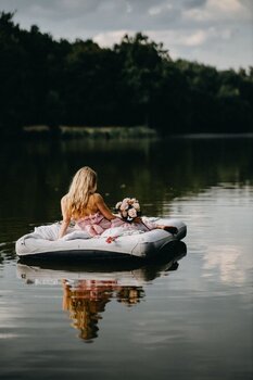 Sesje letnie, pływające łóżko 