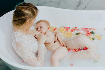 BATH MILK sesja w mleku (ciążowa, noworodkowa, karmienie piersią, roczkowa, dziecięca)