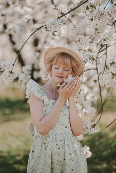 Kwiatowo-owocowe sesje w kwitnącym sadzie czereśniowym! 