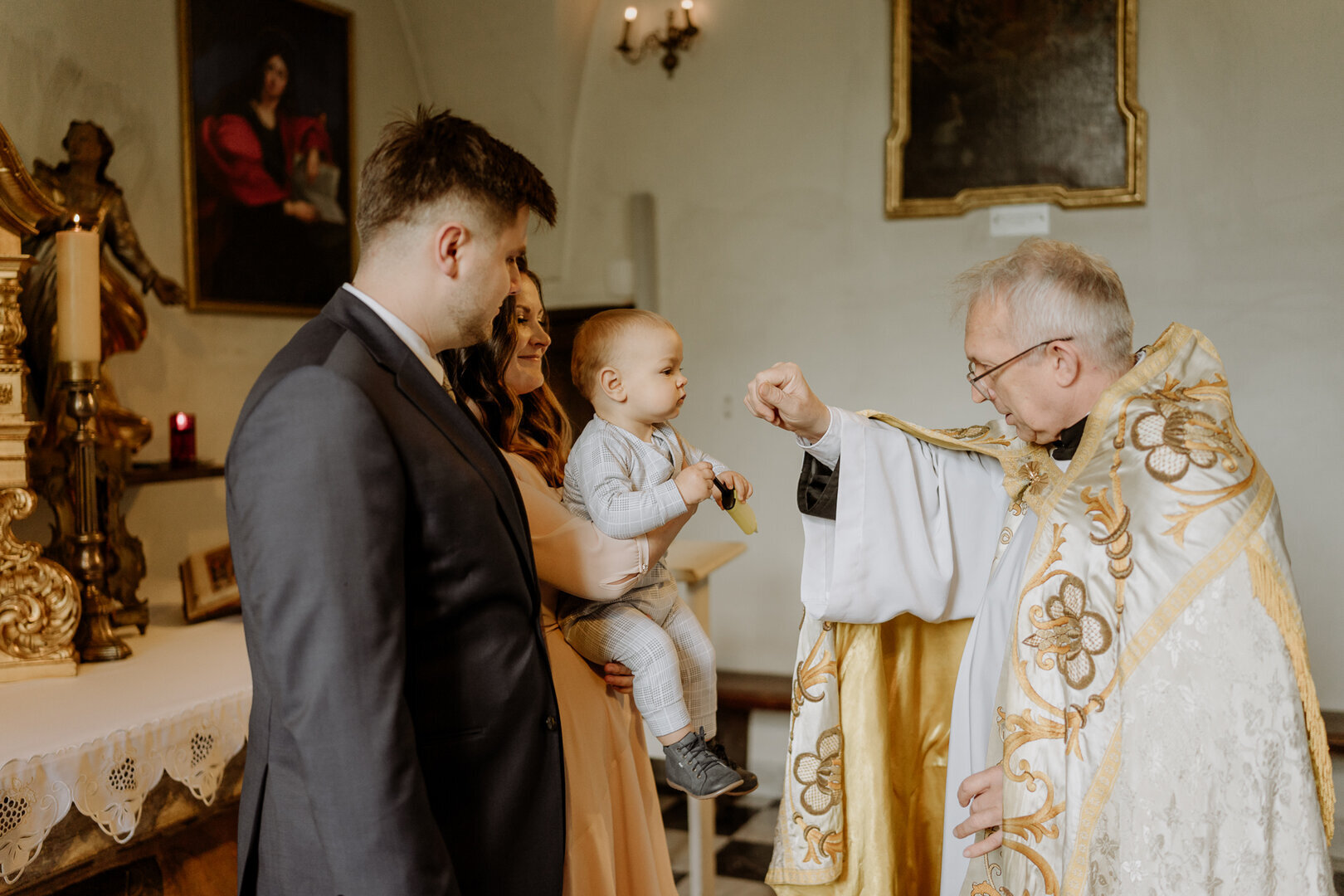Reportaż z ceremonii chrztu świętego
