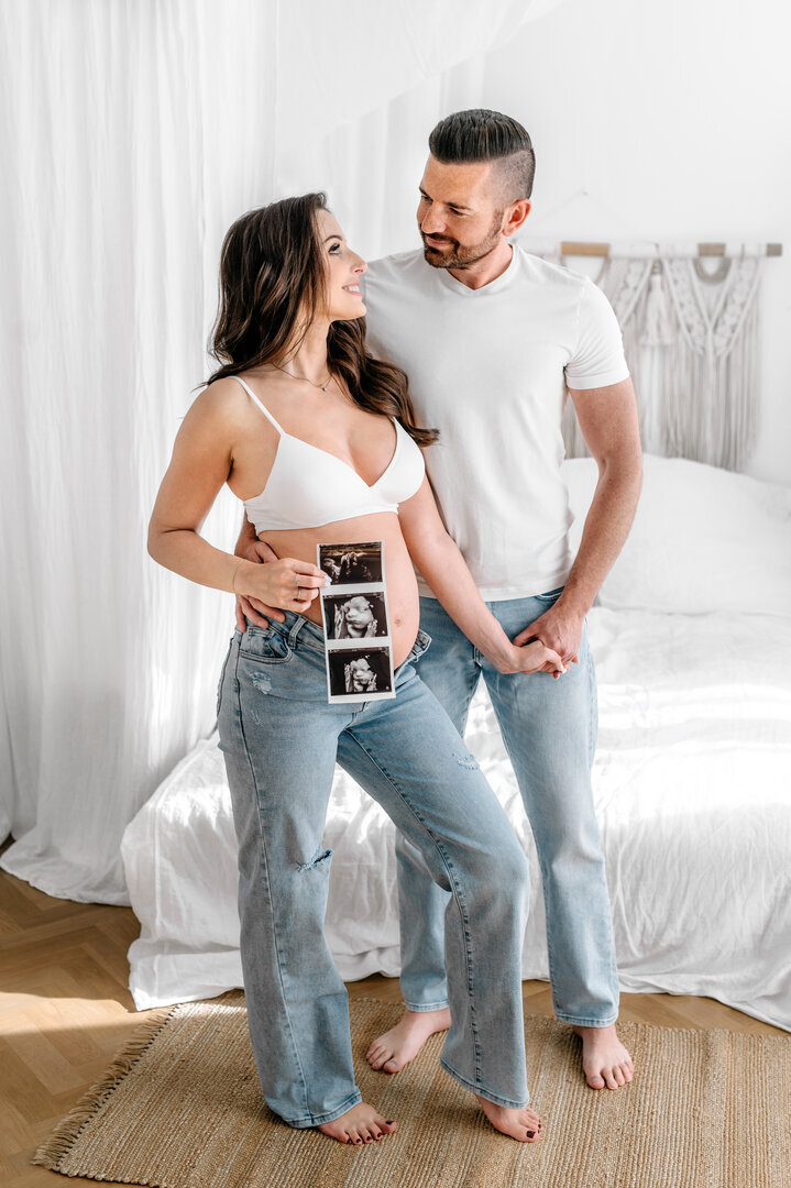 SESJA CIĄŻOWA PREMIUM W BIAŁYM STUDIO BOHO 