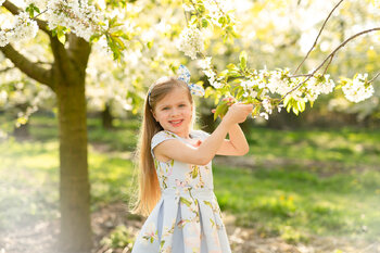 sesje kwitnące sady oraz  sesje komunijne