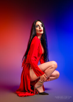 KOBIECA SESJA ZDJĘCIOWA W STUDIO